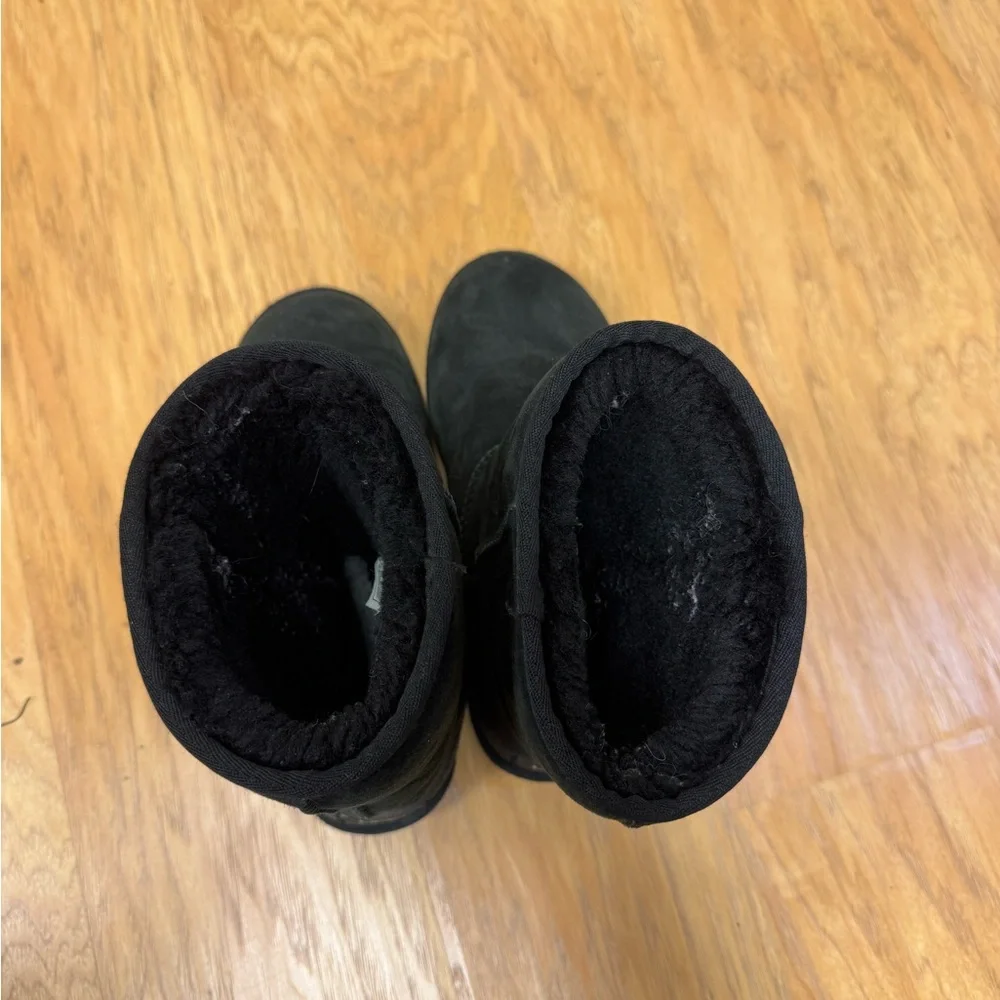 UGG Australia Women’s Classic Short Suede Water Resistant Boots