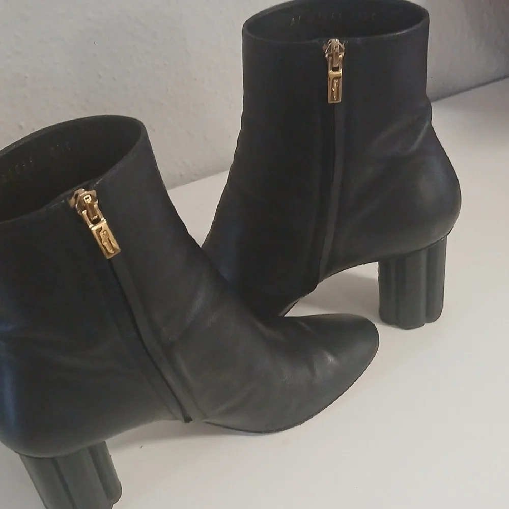 Salvatore Ferragamo sleek black