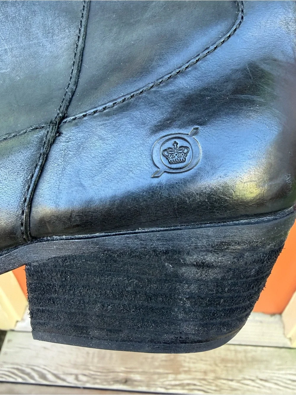 Born classic black