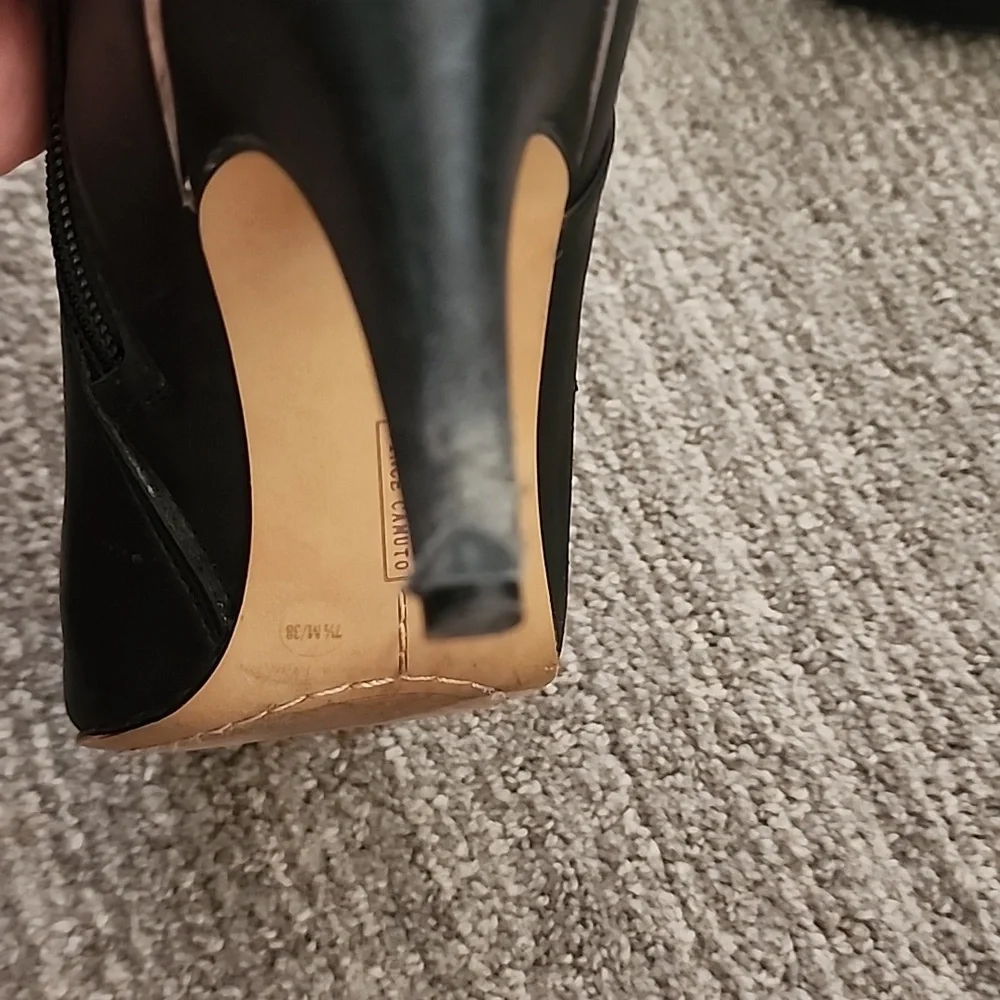Vince Camuto smooth side heels