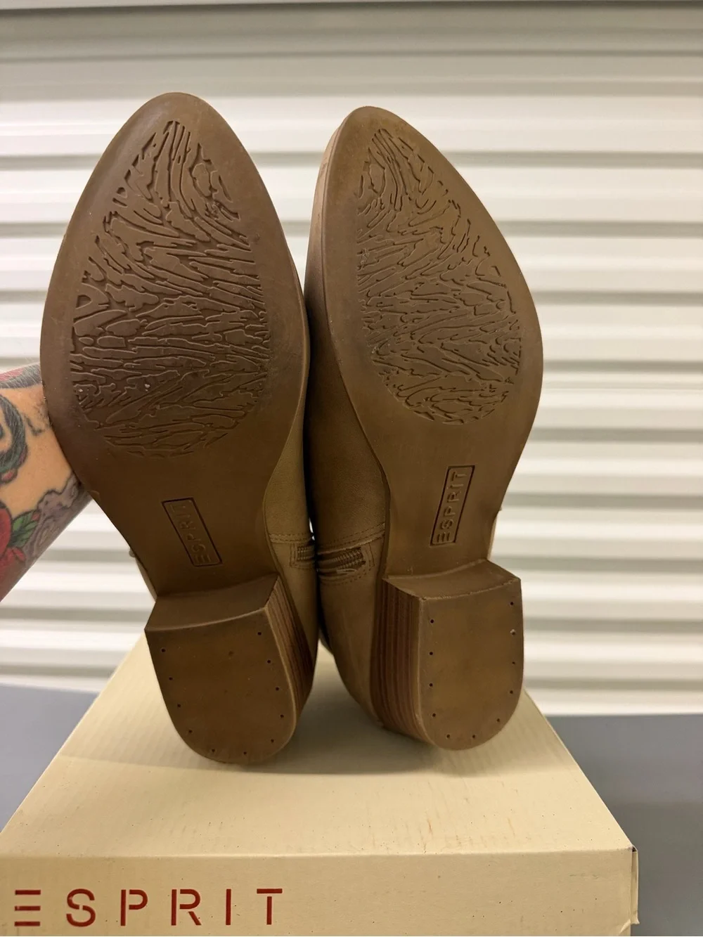 Esprit comfortable tan