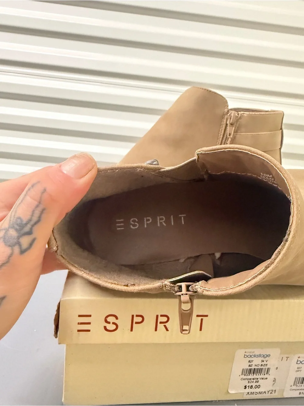 Esprit comfortable tan
