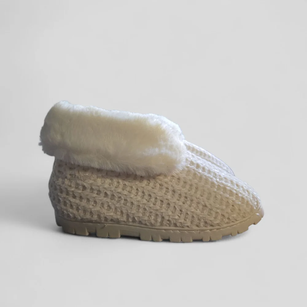 Cozy Cream Knit Slippers with Faux Fur