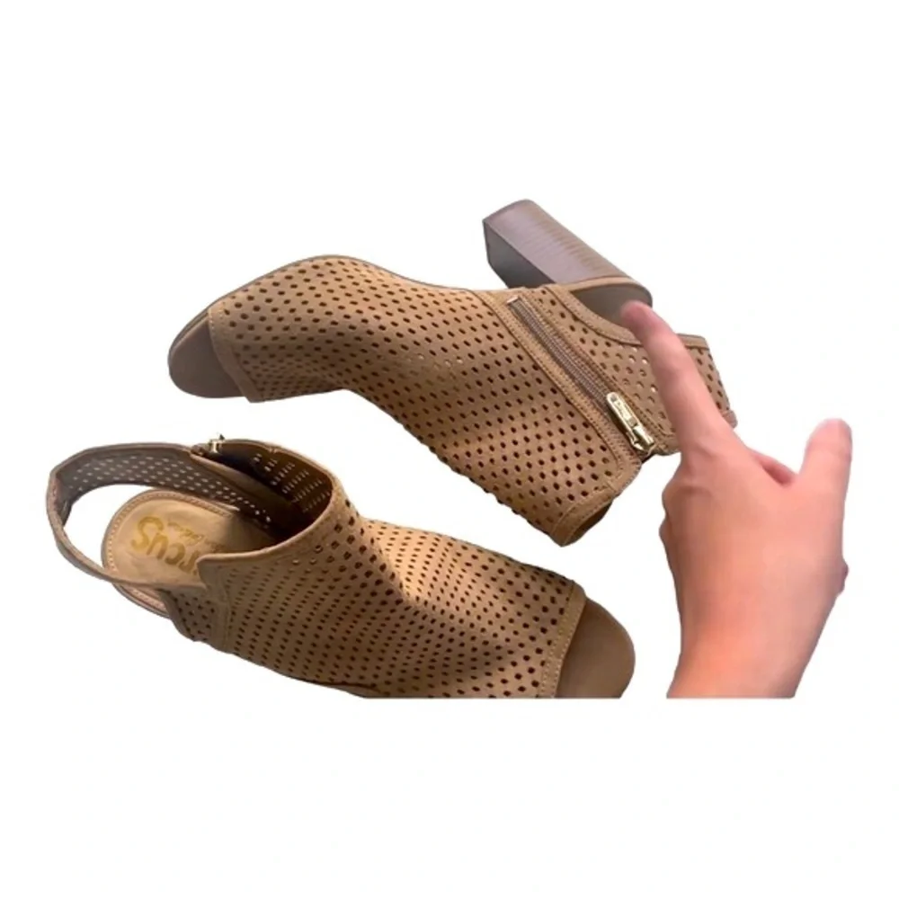 N/A beige tan