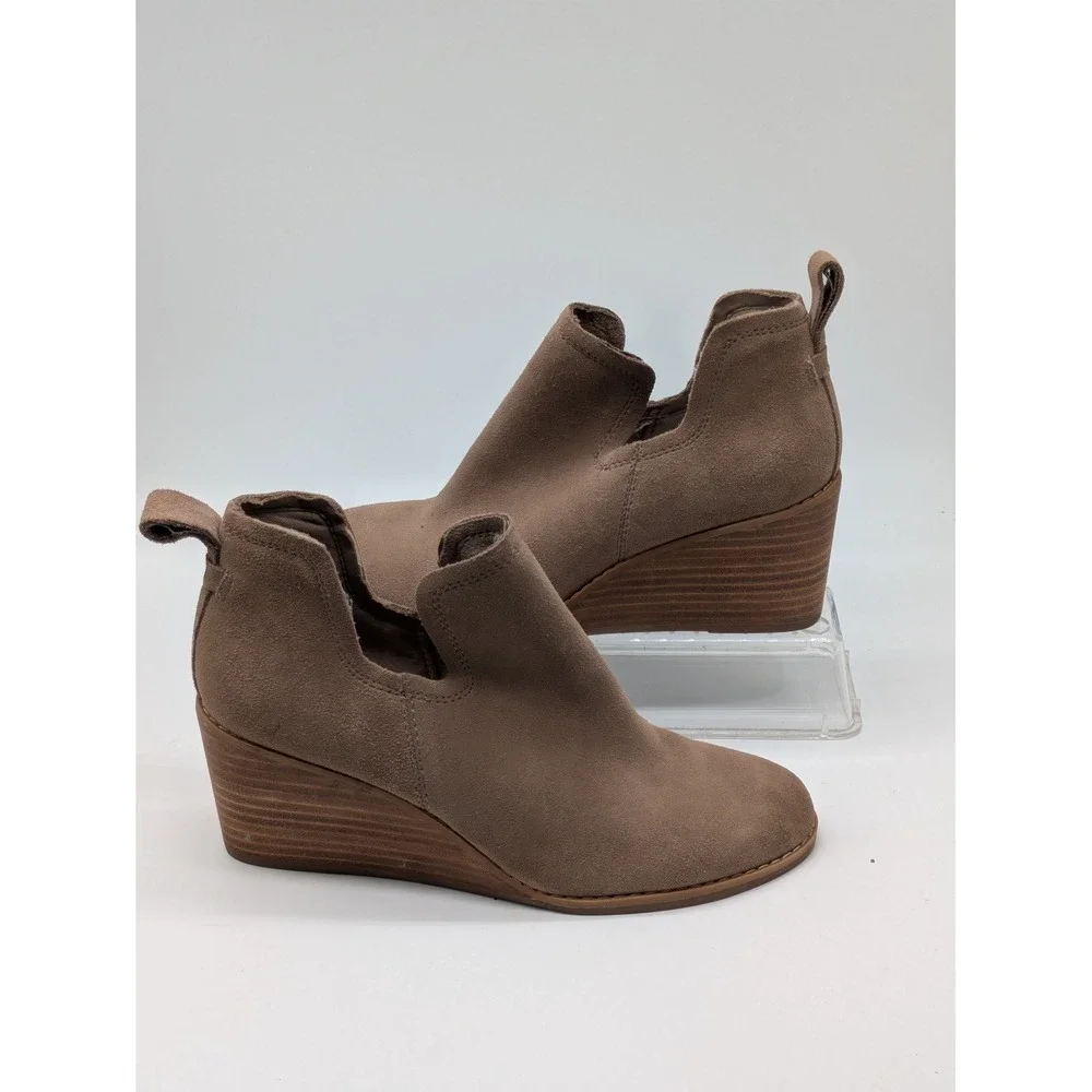 TOMS Suede Wedge Ankle Booties Taupe Slip On Comfort Boots Women's Size 6