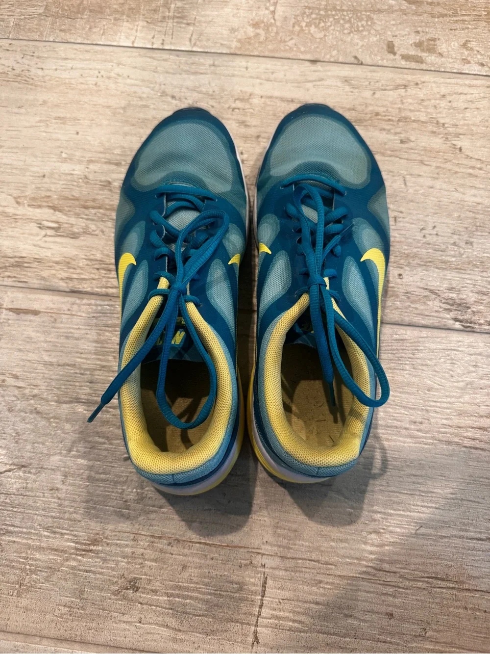 Nike Teal & Yellow Dual Fusion Athletic Training Sneakers