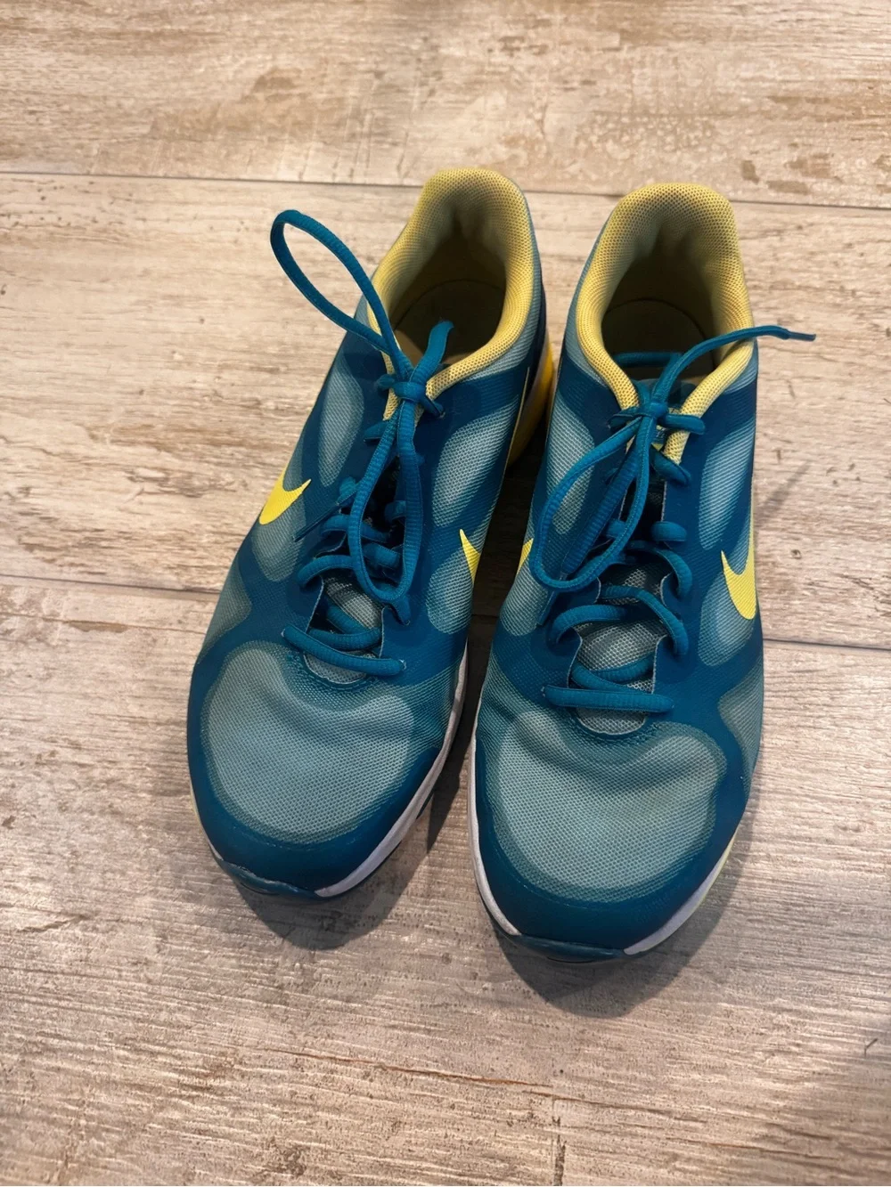 Nike Teal & Yellow Dual Fusion Athletic Training Sneakers