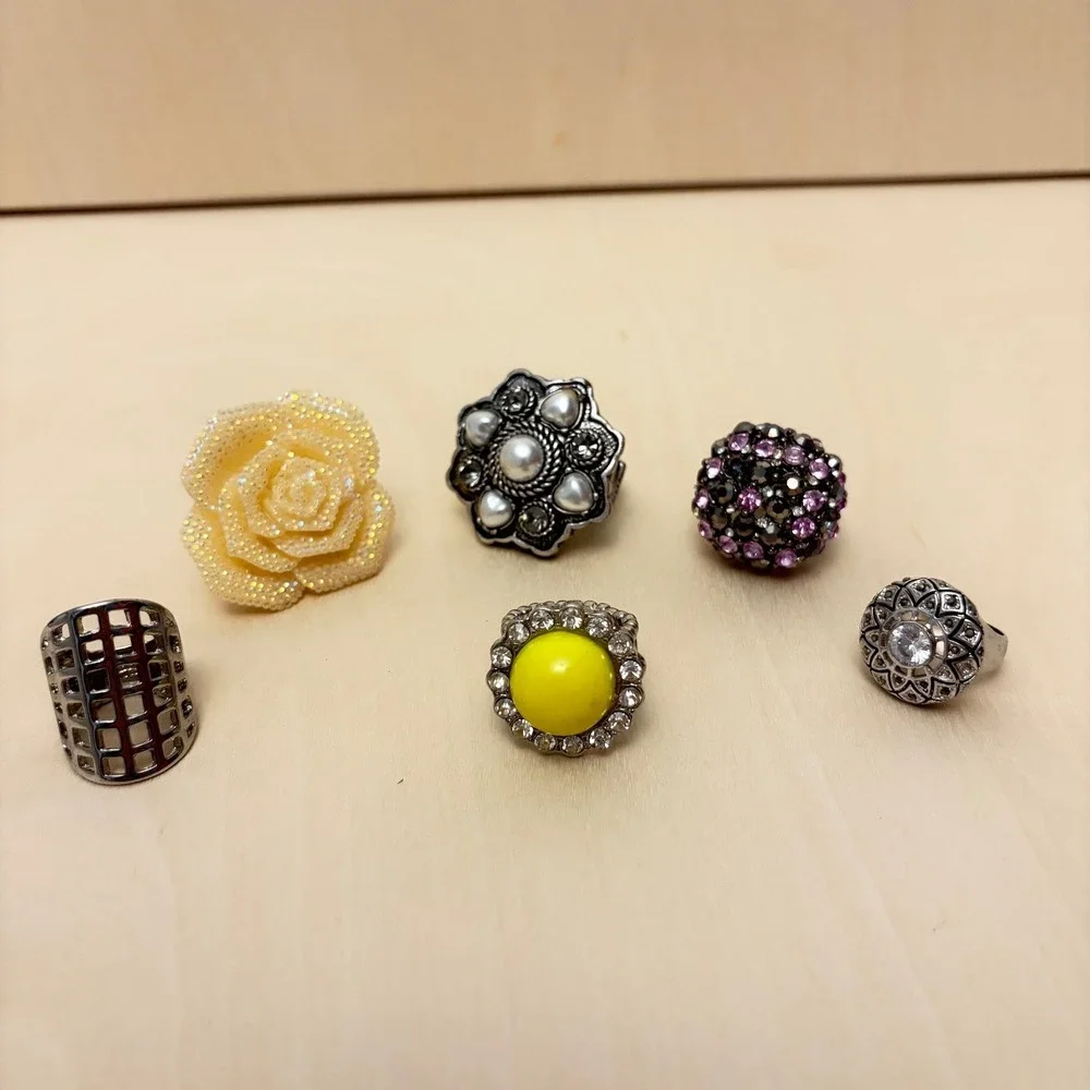 Fashion Ring Lot of 25 Womens OS Multicolored Good Adjustable Statement Jewelry