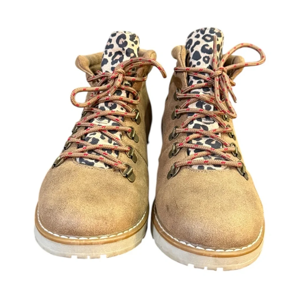 BOBS from Skechers Alpine-Mt Gato boots leopard print tongue Women’s Size 9