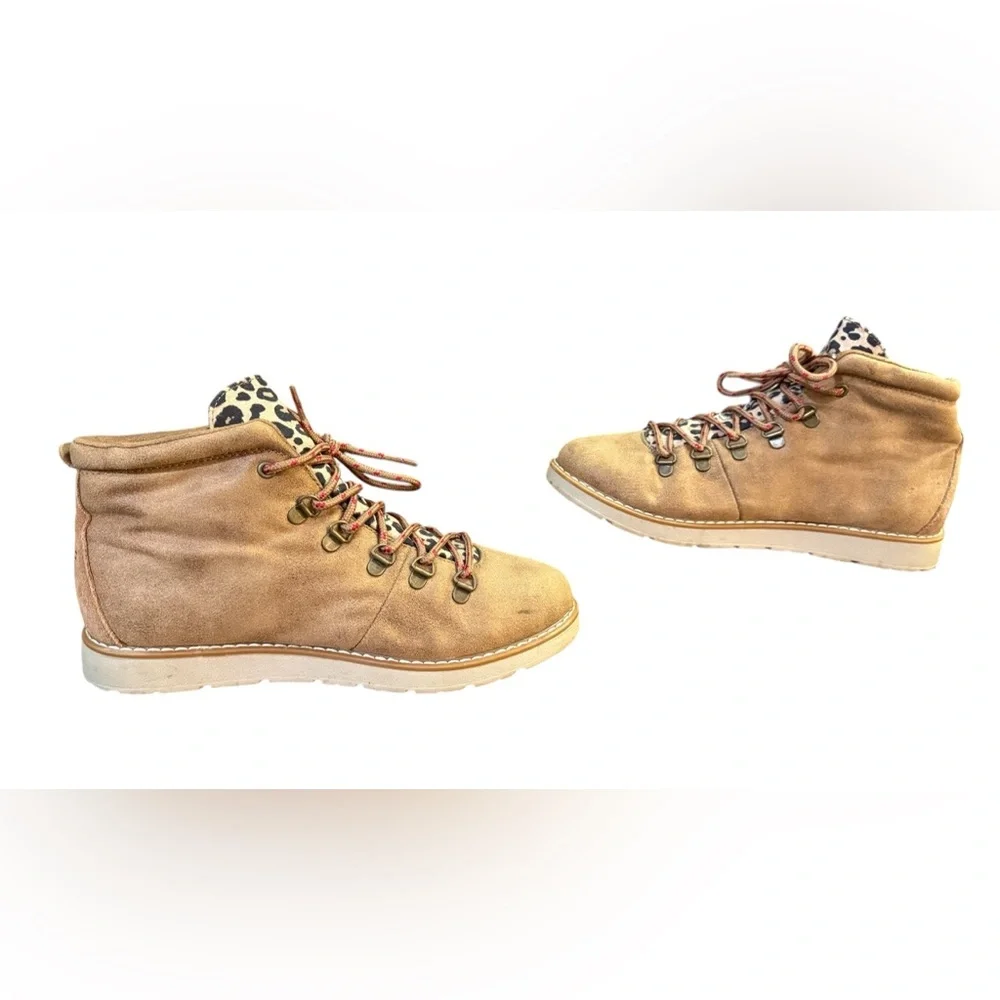 BOBS from Skechers Alpine-Mt Gato boots leopard print tongue Women’s Size 9