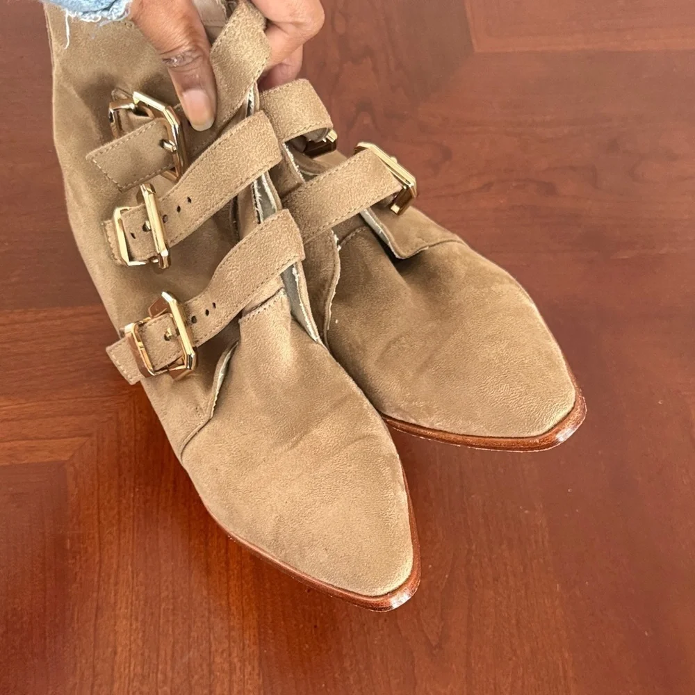 RAYE x house of Harlow suede Doute boots Buckle Detail pointed toe Sz 6