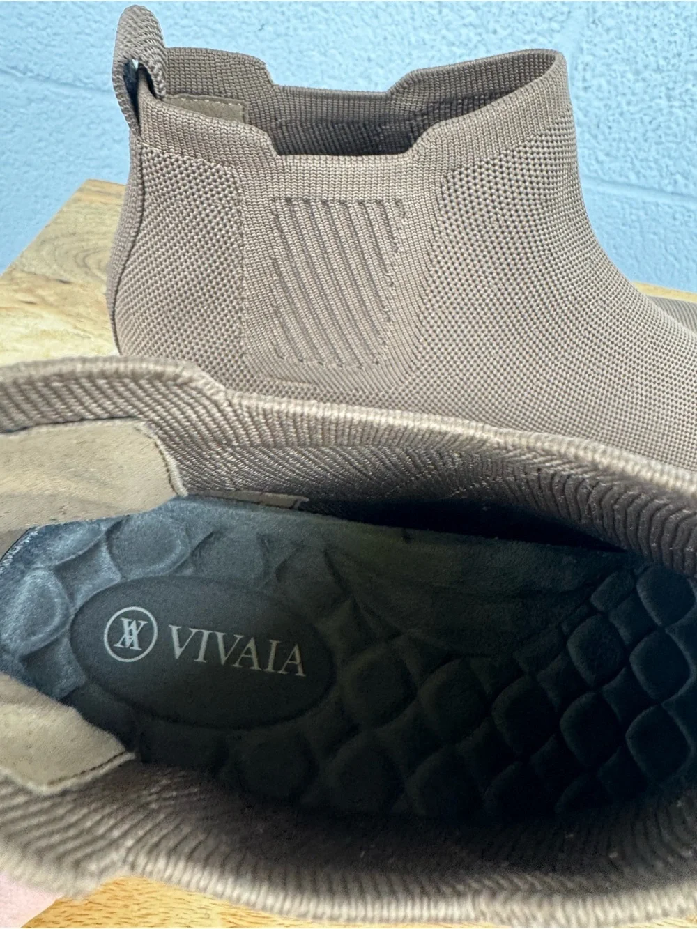 Vivaia light almond