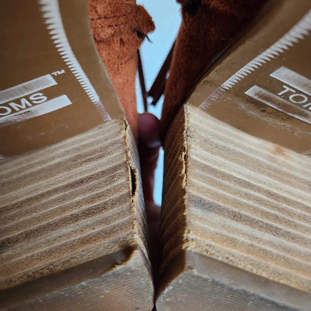 Toms line suede