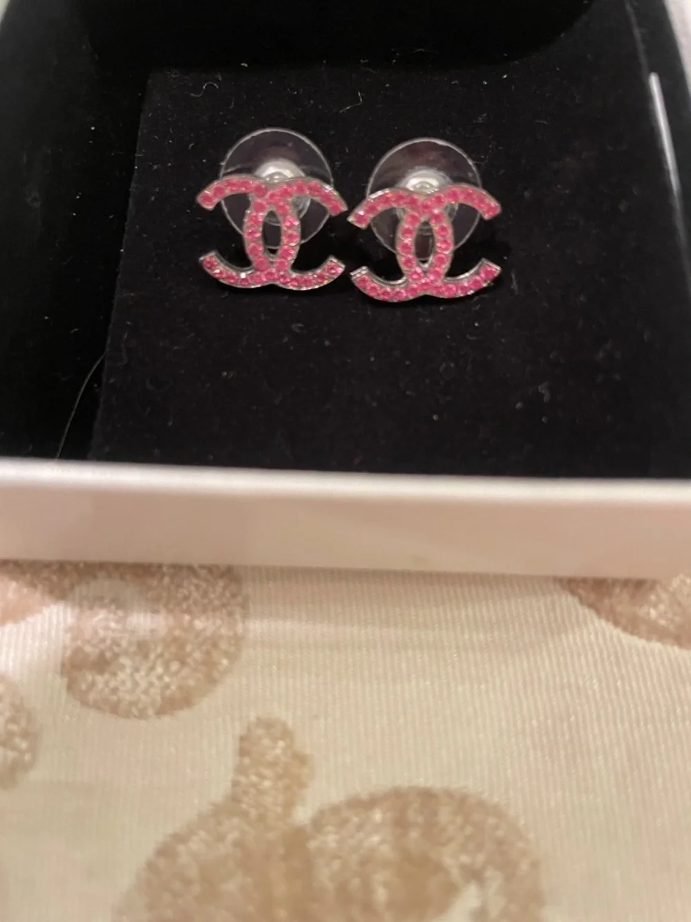 CHANEL cc stud