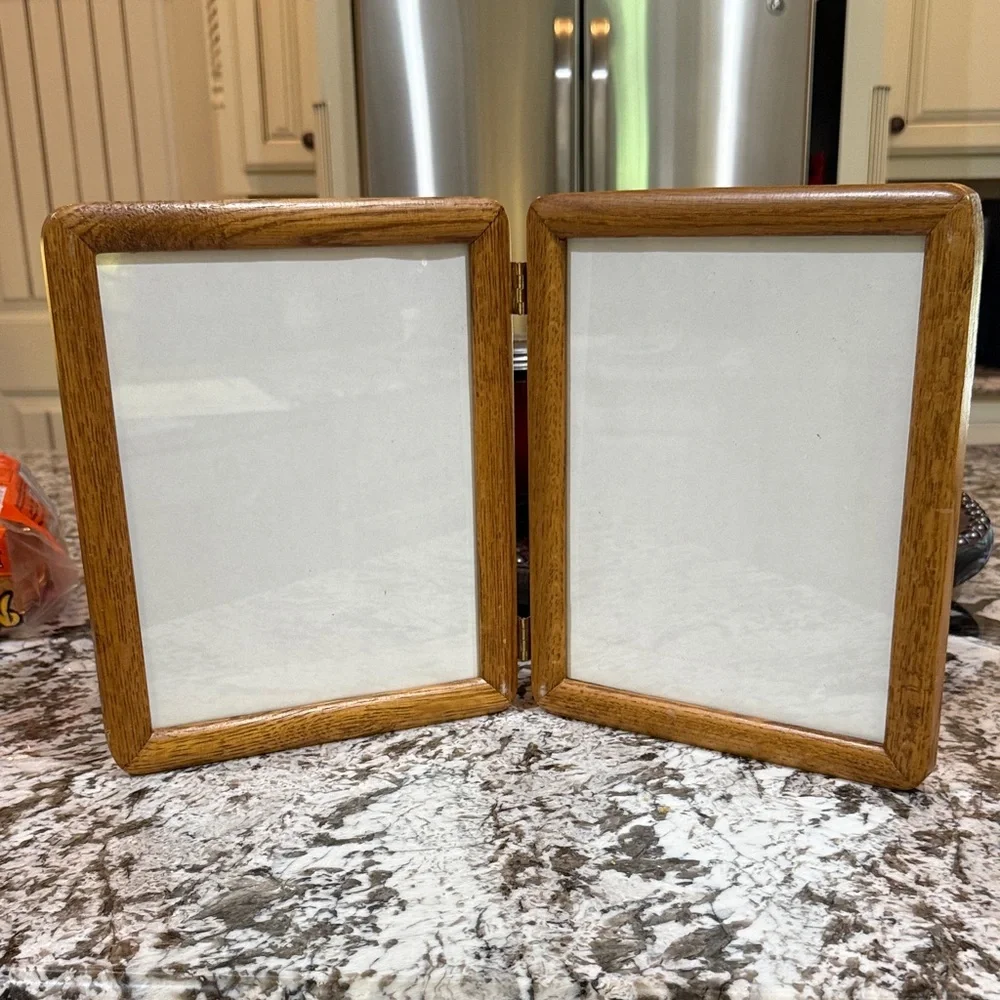 Oak Wood Double Picture Frame.   Holds two 8”x10” pictures. Excellent condition.