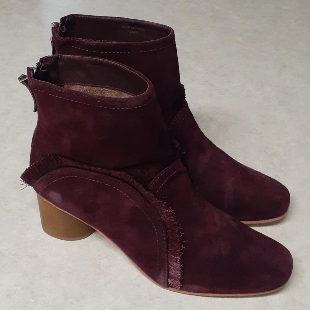 NEW!! Bernardo Ankle Booties