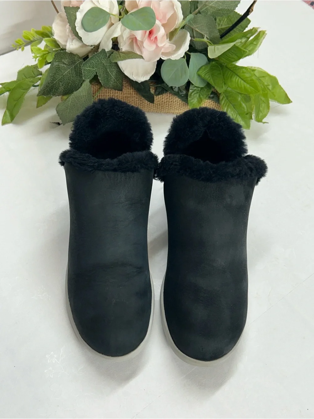 OluKai comfortable black