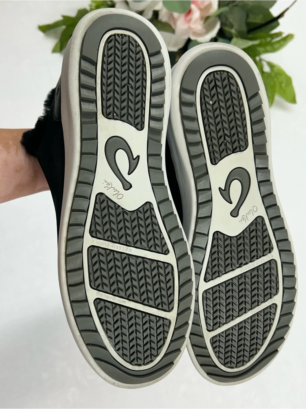 OluKai comfortable black
