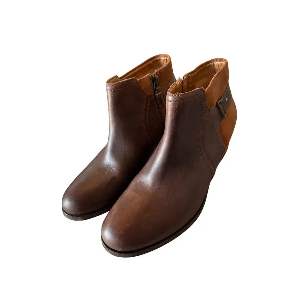 Clark’s Artisan Sz 9 Maypearl Brown Rustic Buckle Side Boots Leather Western