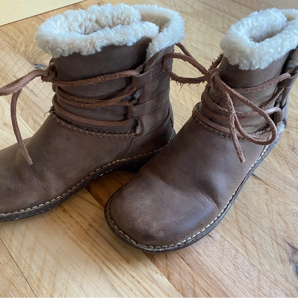UGG leather Sherpa tie booties