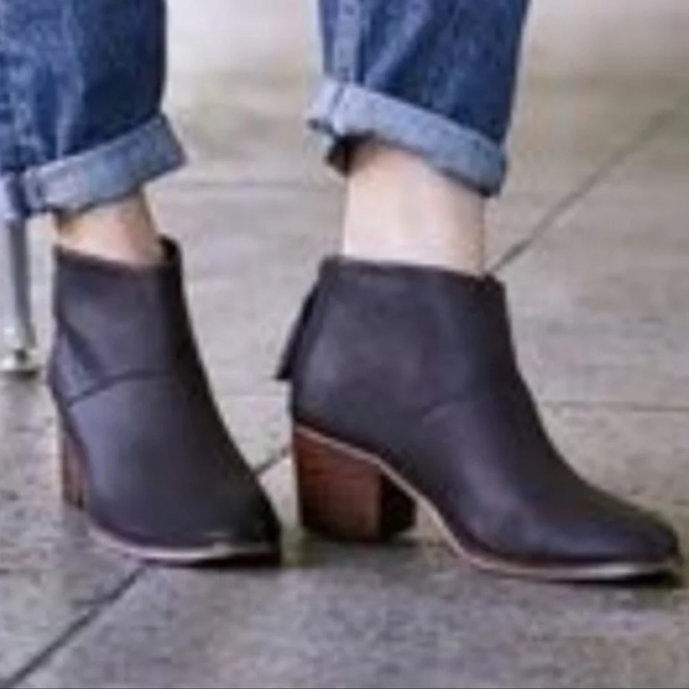 Toms Women Leila Castlerock Zip Tarssel Comfort Ankle Heels Booties shoes 9.5