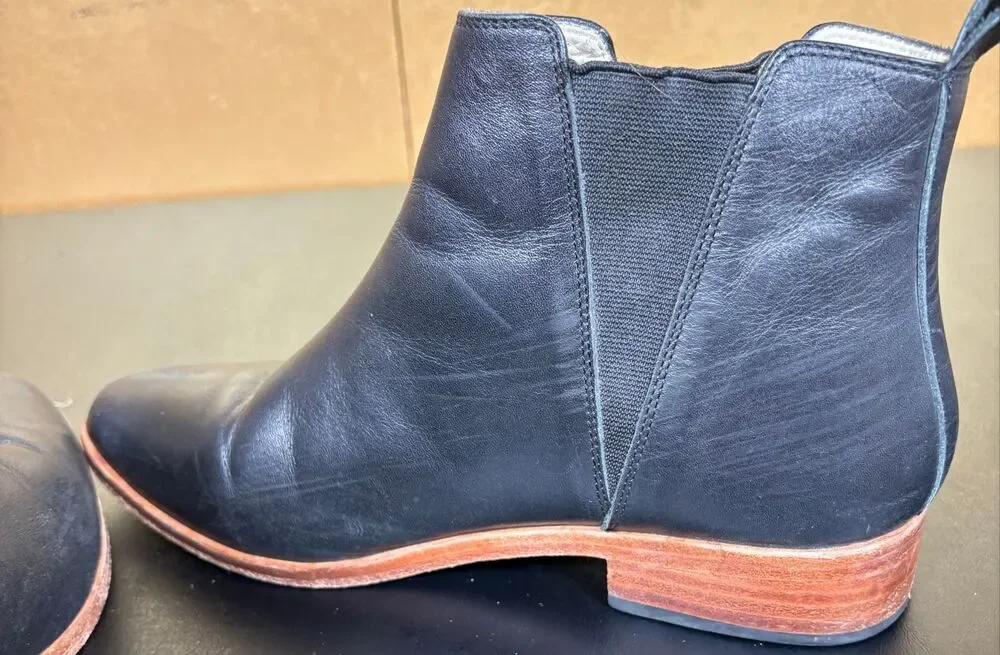 Nisolo Everyday Chelsea Boots Black Leather Pointed Toe Low Stacked Heel Size 7.