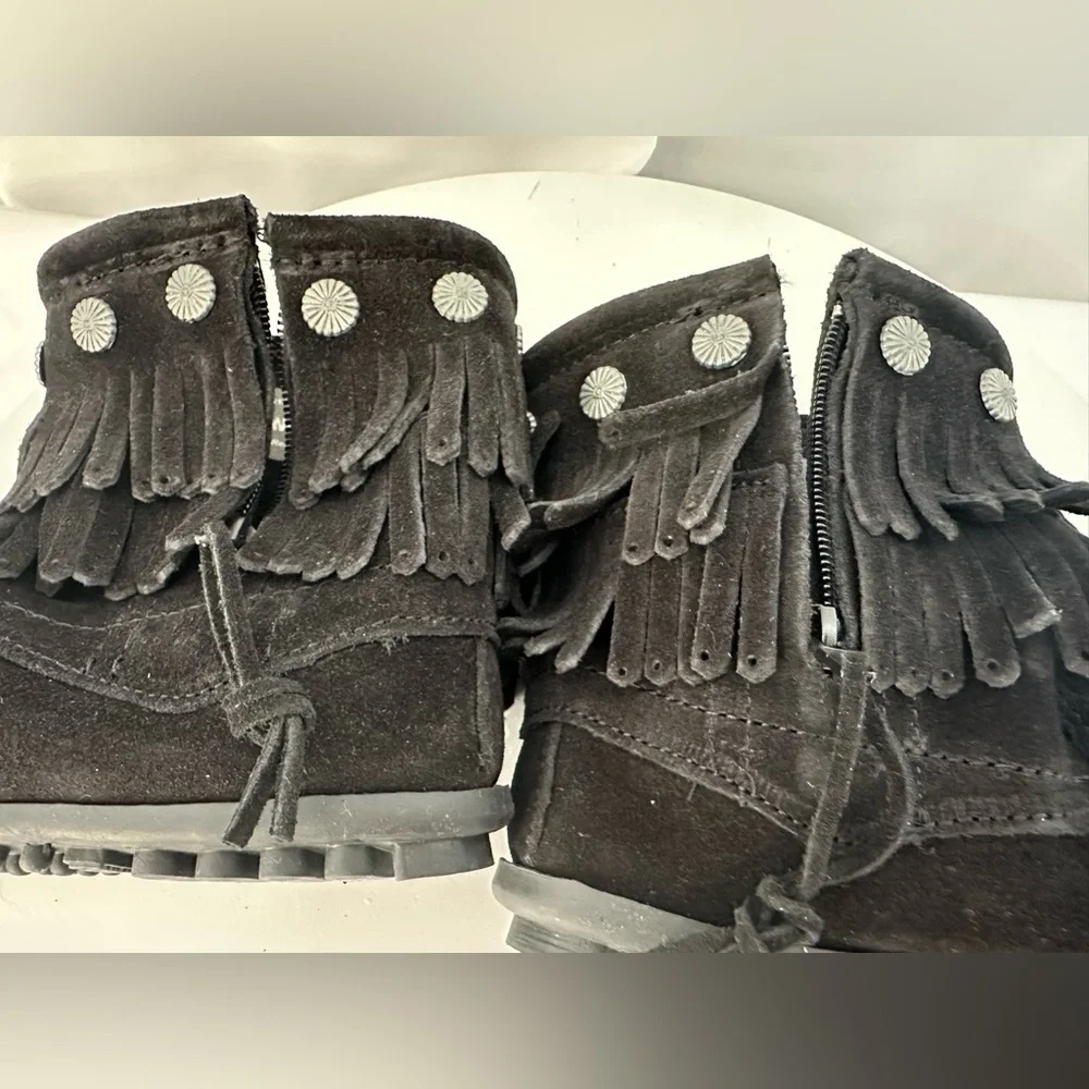Minnetonka zip up