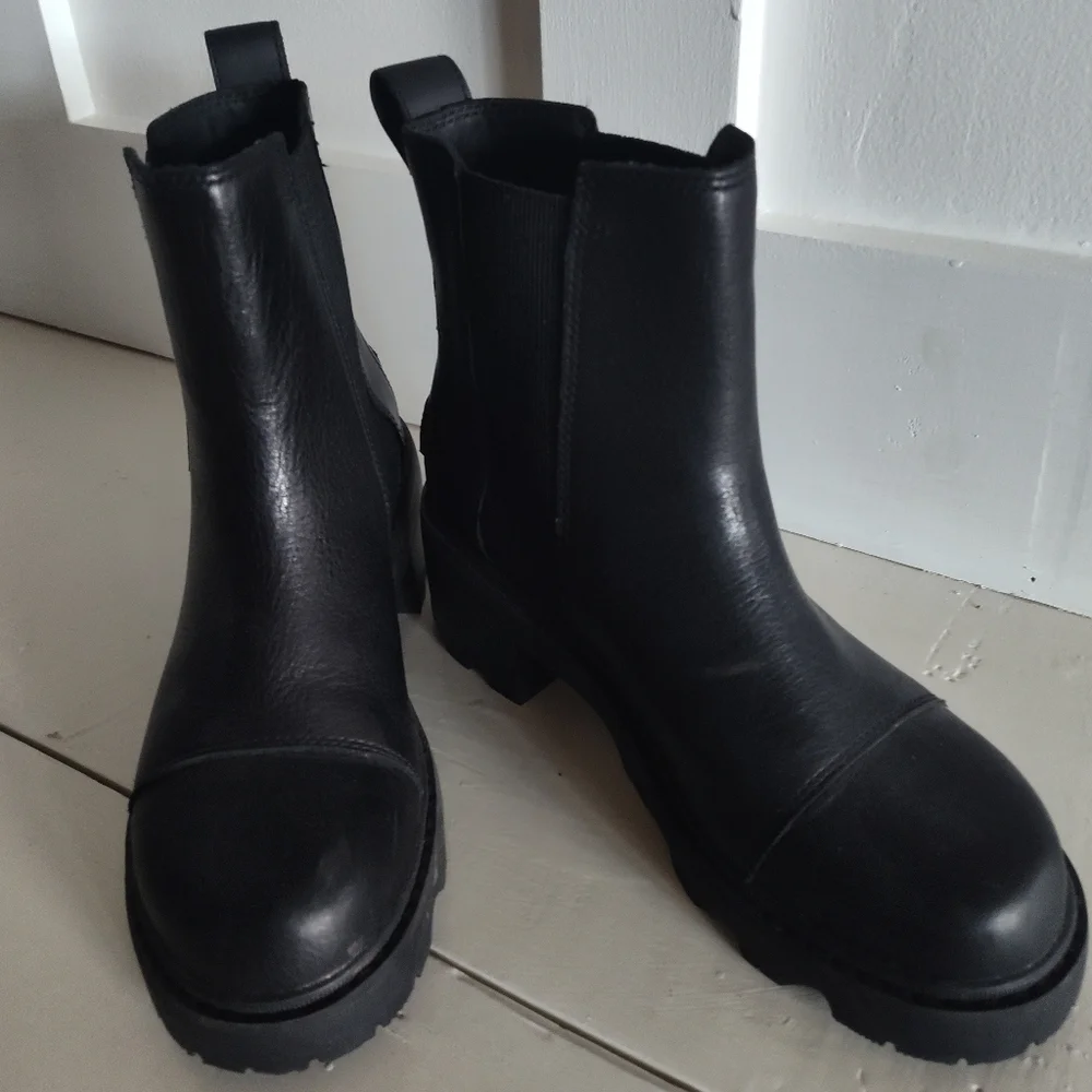Sorel NWOT Women's Black Joan Now Round Toe Pull On Chelsea Boot | Sz 9.5