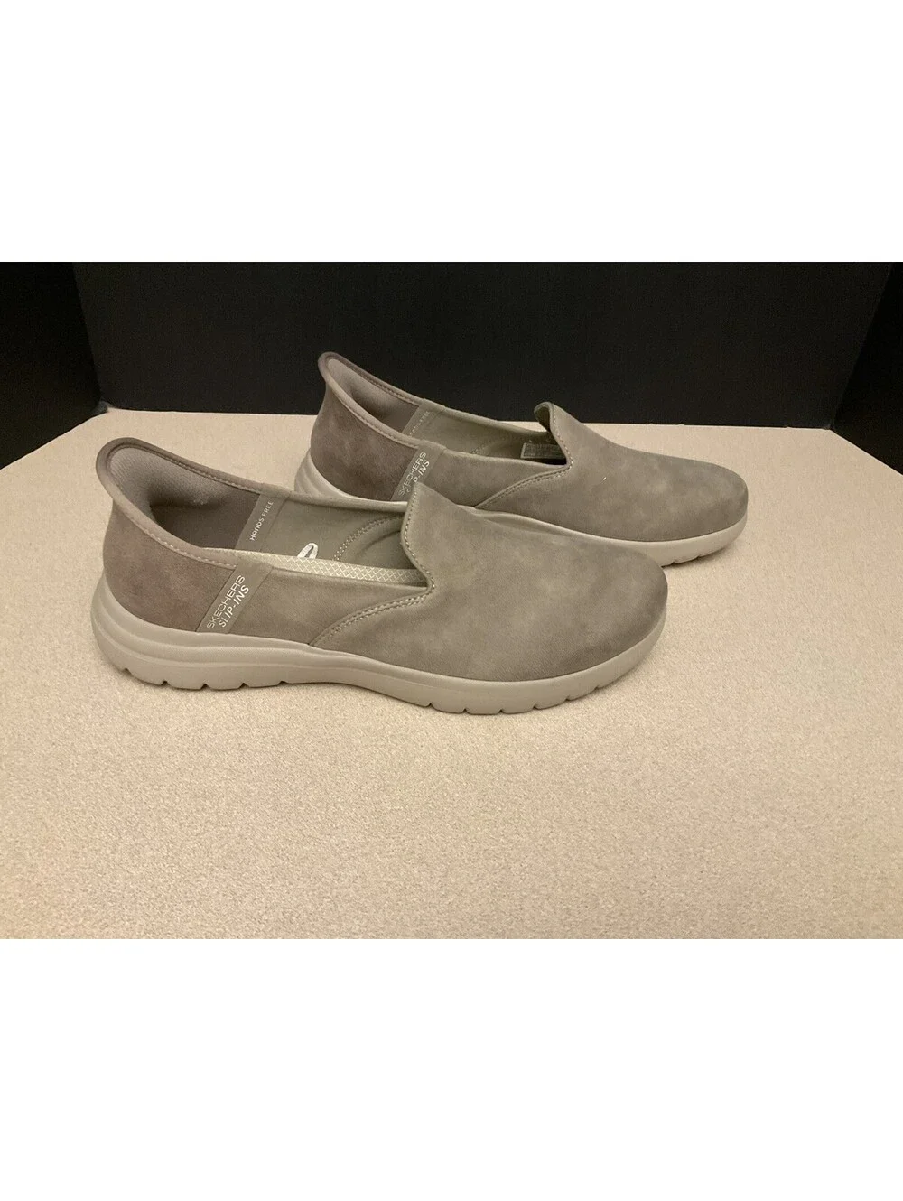 New! Womens Skechers Slip Ins On The Go Flex Captivating Walking Shoes. Size 9.5