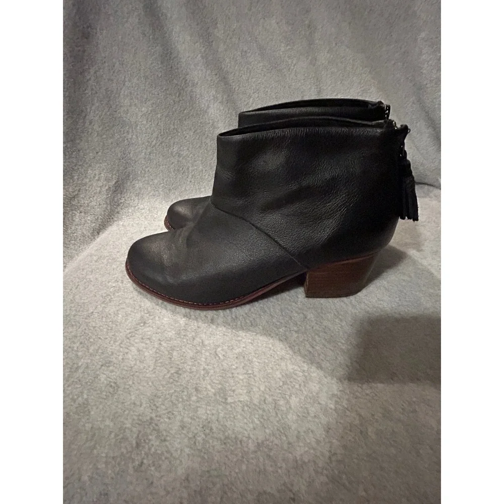 Toms black leather
