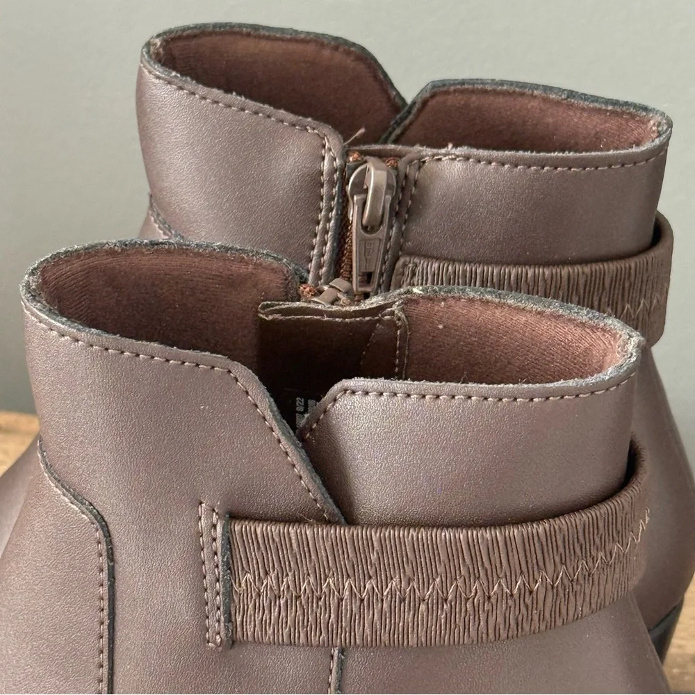 NEW Clarks Emily 2 Holly Ankle Leather Boots Womens‎ 6.5M Brown A28