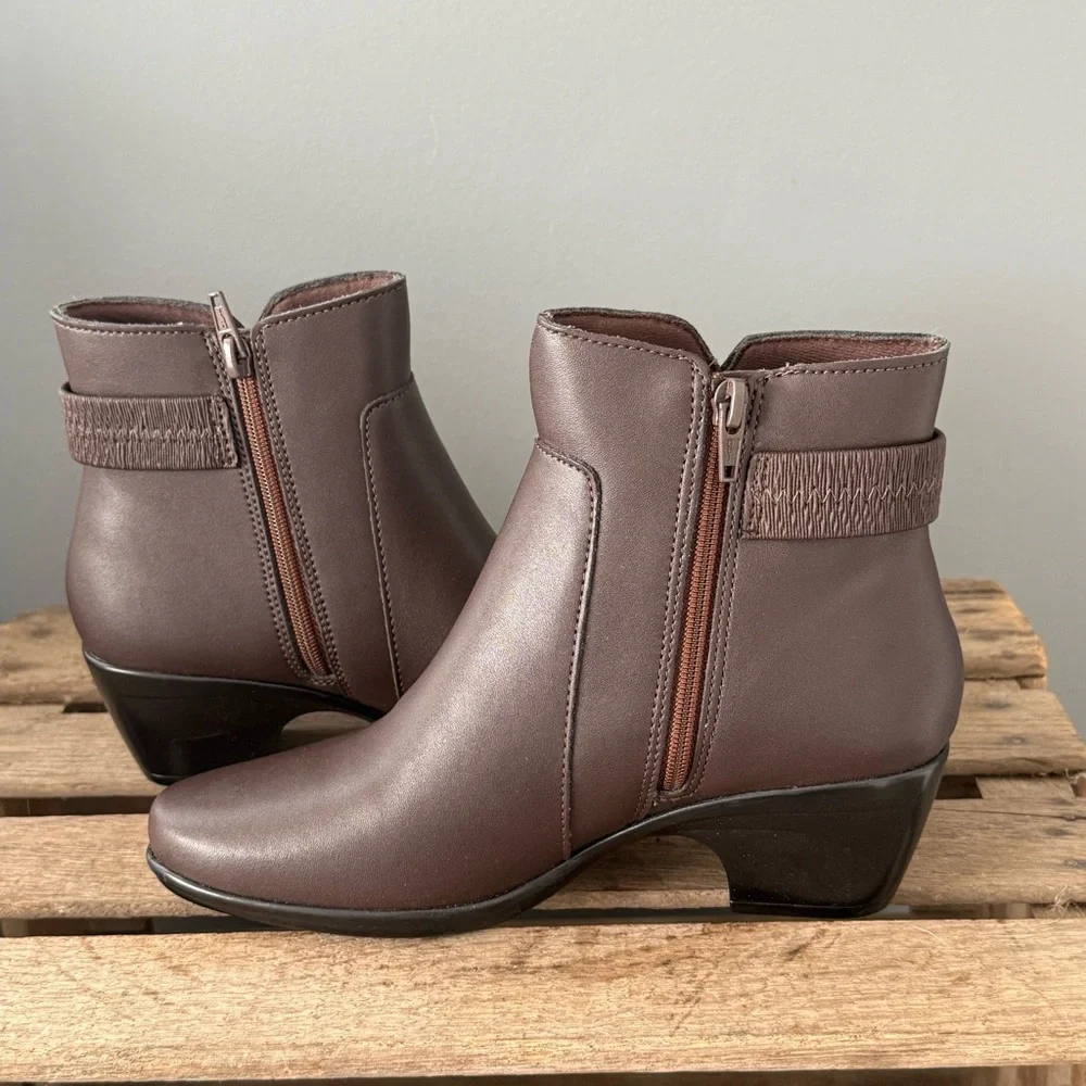 NEW Clarks Emily 2 Holly Ankle Leather Boots Womens‎ 6.5M Brown A28