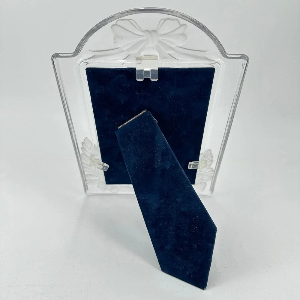 Vintage‎ Frosted Crystal 5x7 Picture Frame Bow Strawberry Cottagecore Decor