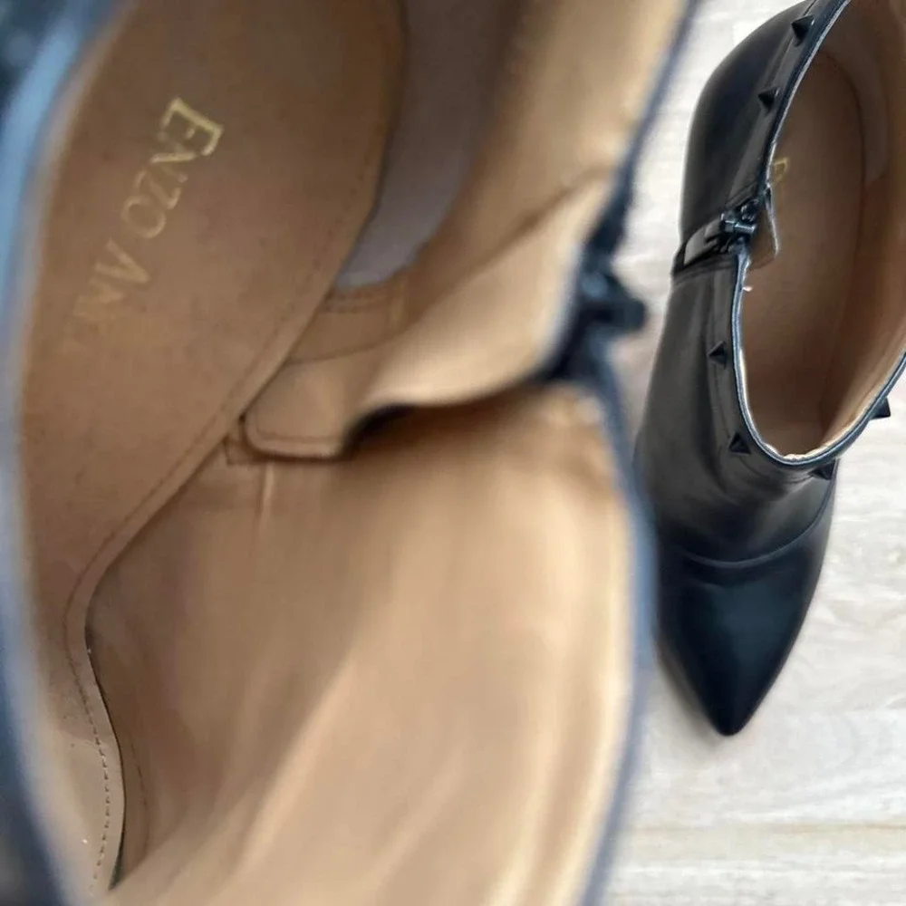 N/A black leather