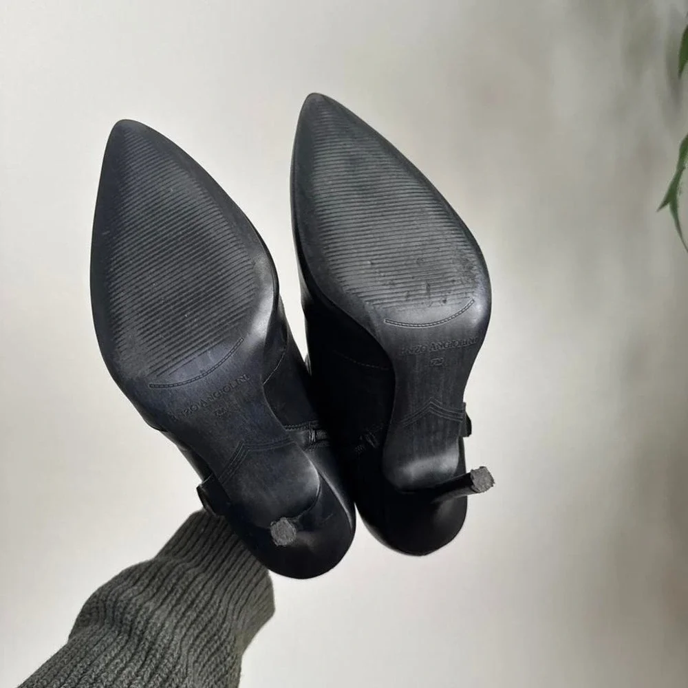 N/A black leather