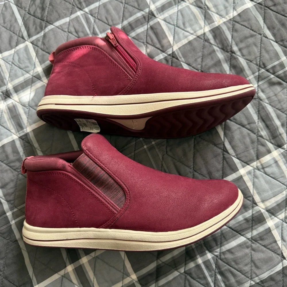 Clarks stylish burgundy