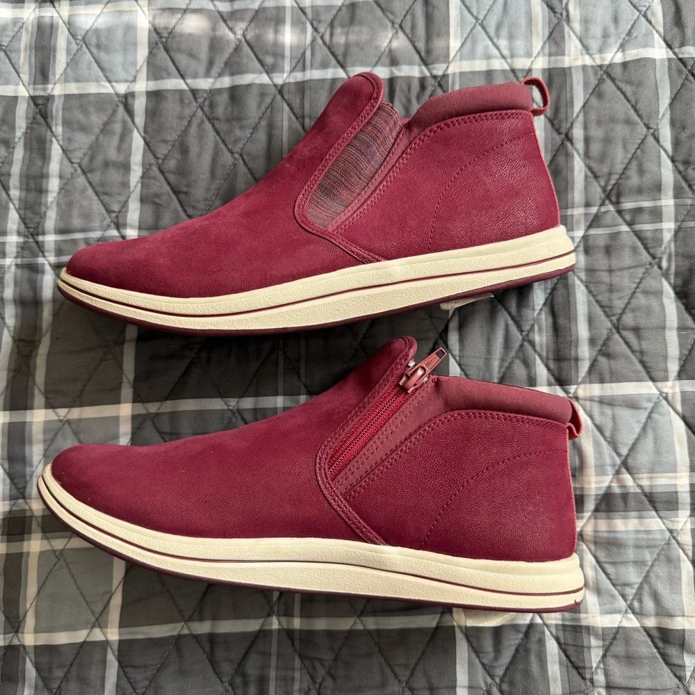 Clarks stylish burgundy