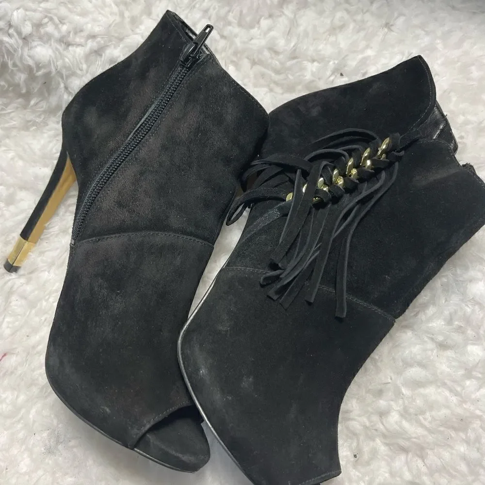 Guess Aziz black suede fringe ankle boots peep toe gold tone accent SZ9.5