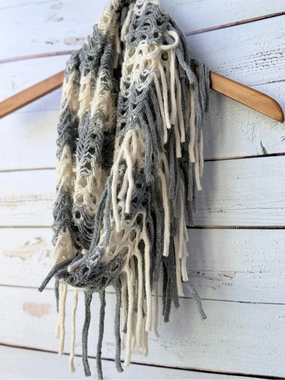 WinWin Gray and Cream Crochet Fringe Scarf