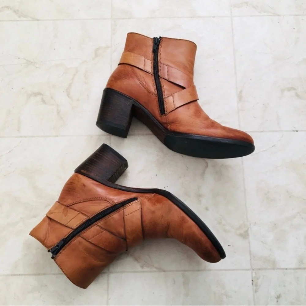 $439 Paul Green Brown Distressed Leather Buckle Block Heel Ankle Boots size 7.5