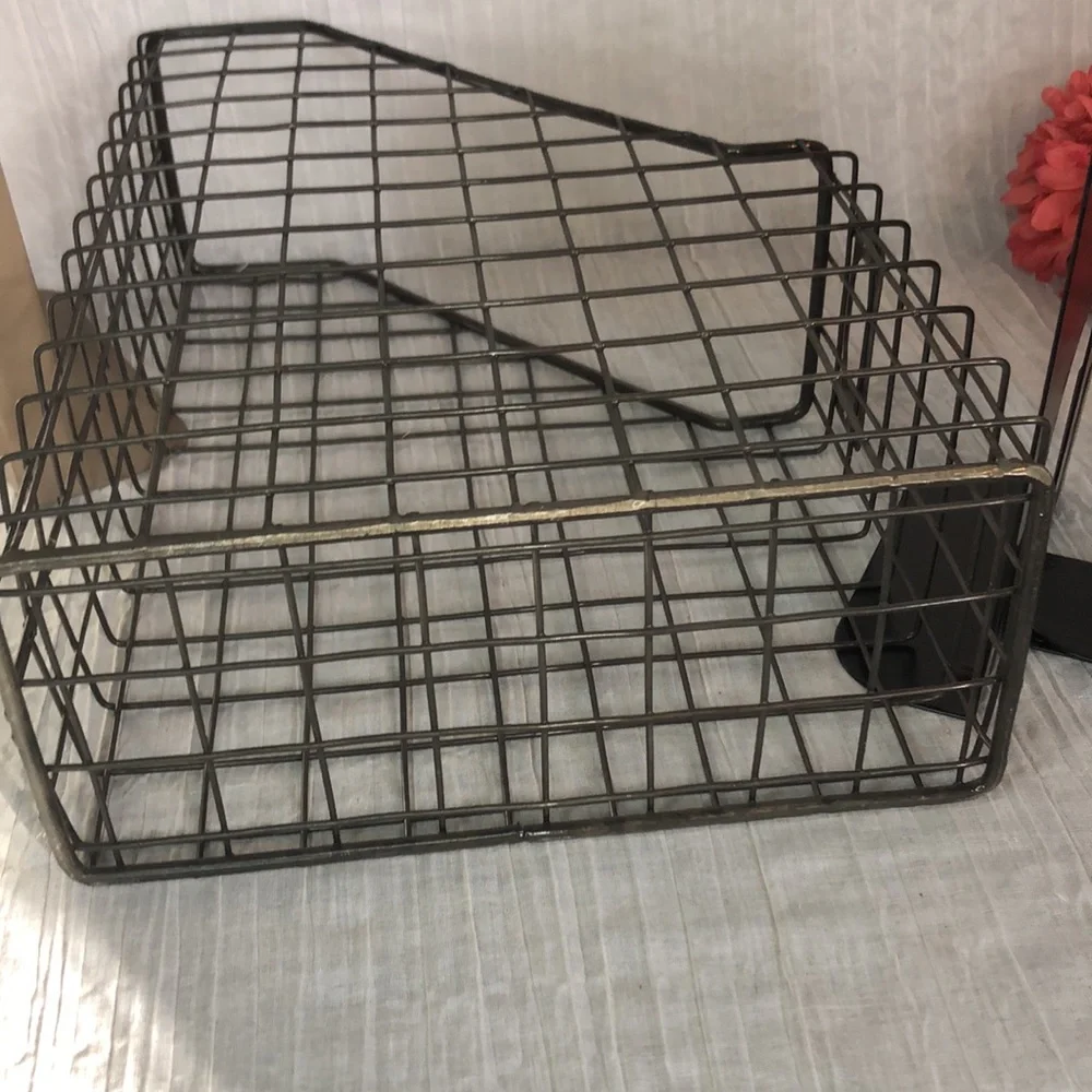 Lot 3 metal book ends black & beige & large metal wire mesh filing storage box
