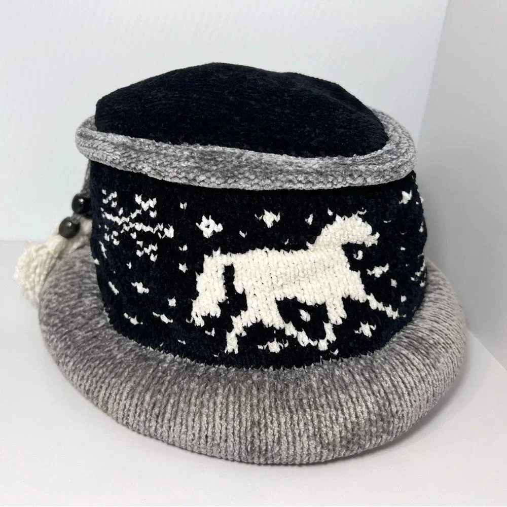 Ouisha,S, 100% viscose Chenille moonlight winter‘s horse‎ scenery beaded tassel.