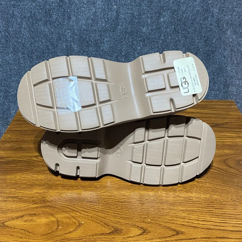 UGG smoke minimalist