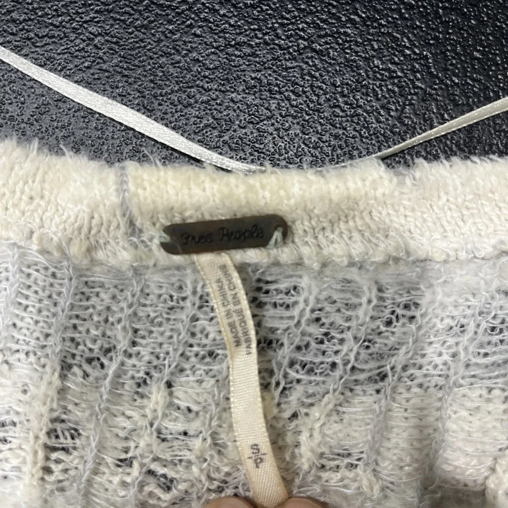 Free People Womens Sweater Top Sz S Cream Gray Alpaca Blend Fuzzy Boat Neck Cozy
