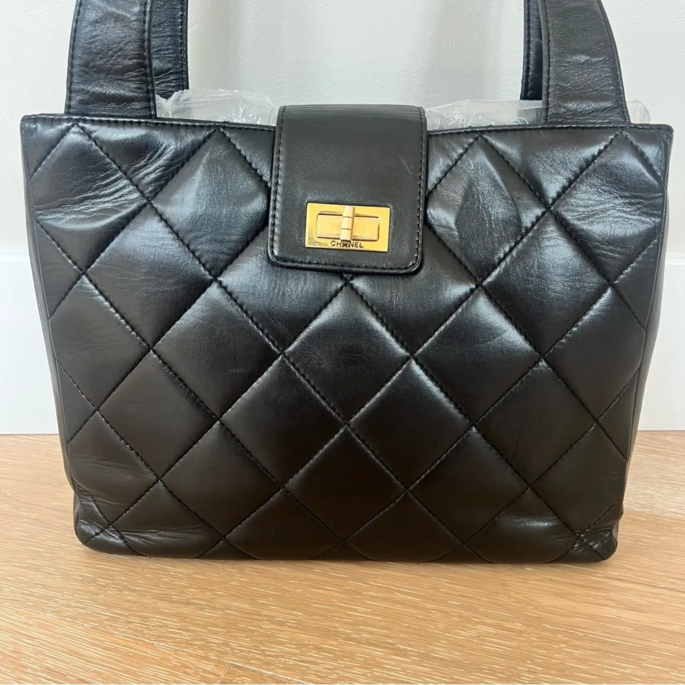 Vintage Chanel Black Lambskin Quilted Shoulder Bag Gold Hardware Authentic