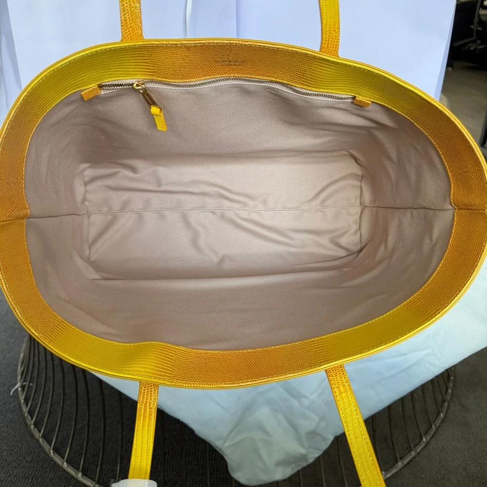 Burberry yellow interior