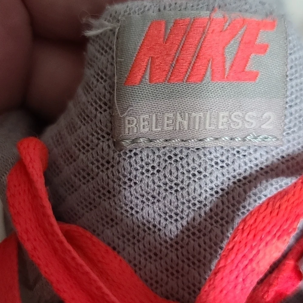 Nike Relentless 2 Women's Athletic Shoes Gray/Coral/White Size 8 EUC‎