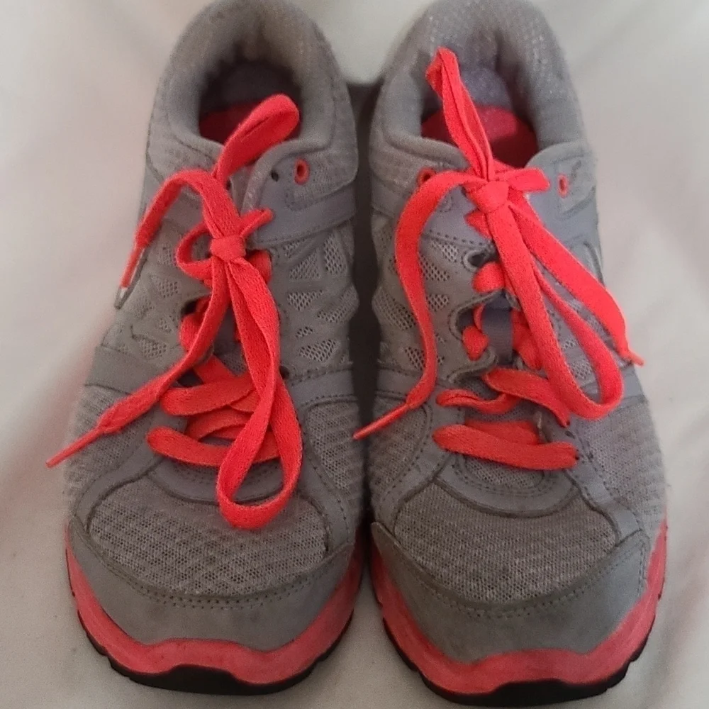 Nike Relentless 2 Women's Athletic Shoes Gray/Coral/White Size 8 EUC‎