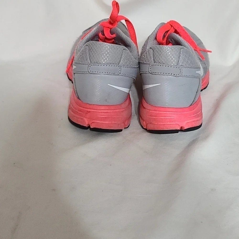 Nike Relentless 2 Women's Athletic Shoes Gray/Coral/White Size 8 EUC‎