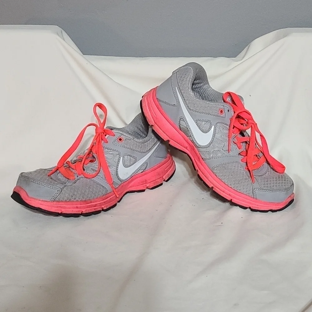 Nike Relentless 2 Women's Athletic Shoes Gray/Coral/White Size 8 EUC‎